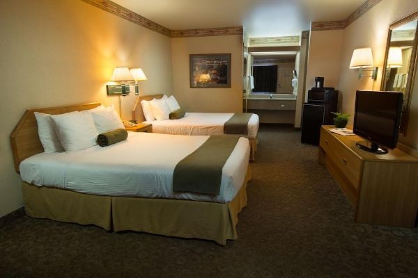 The Redwood Riverwalk Hotel (Fortuna)